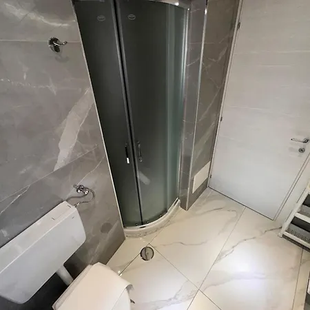 Eleven Apartament *